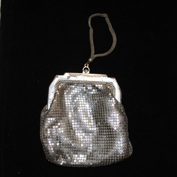 Collectible Vintage Whiting & Davis Silver-tone Mesh Wristlet Purse Art Deco 60s - Picture 5 of 11